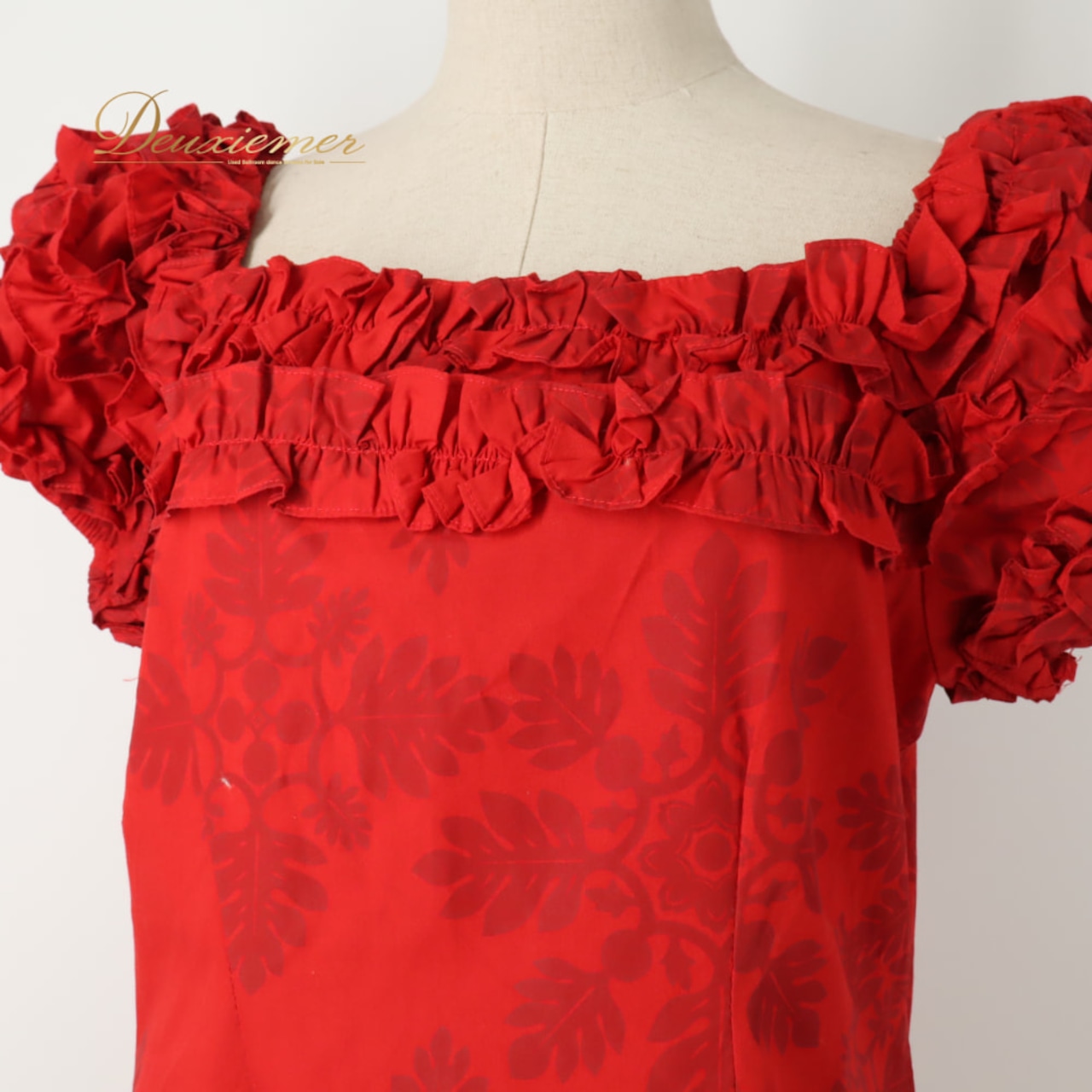フラダンス 衣装 T&L MUUMUU FACTORY ムームーファクトリー ワンピース ドレス レッド系 赤 キルト柄 花柄 フリル ハワイアンプリント ハワイアン アロハ フラ ダンス レッスン 練習 ハワイアンダンス フリル袖 華やか 鮮やか かわいい おしゃれ 大人っぽい ダンス衣装 練習着 レッスンウェア