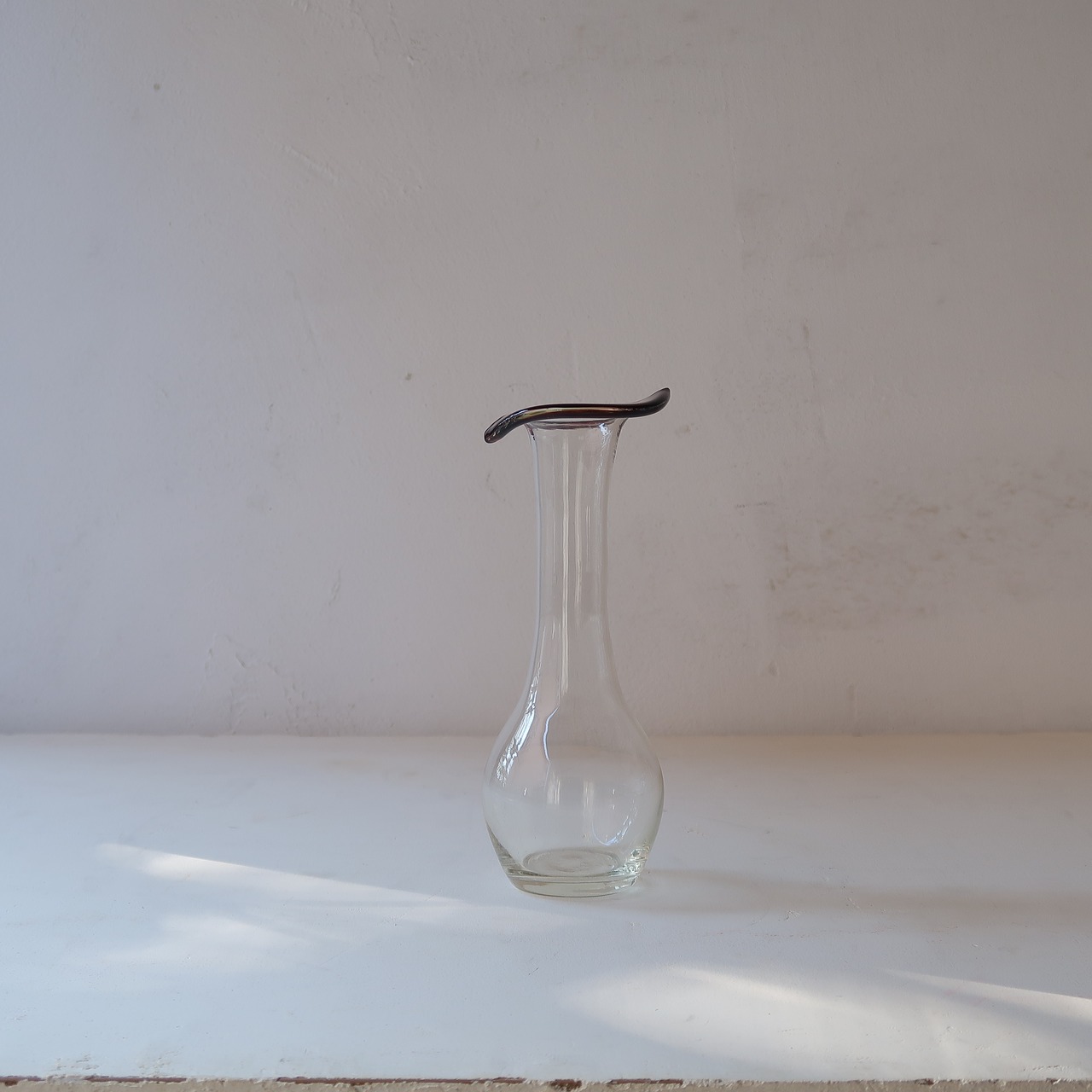 桜の花びらのようなフラスコ花瓶