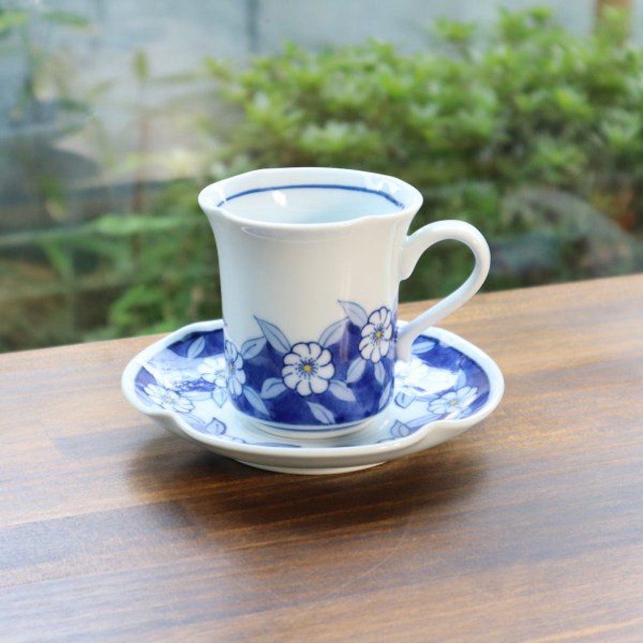 有田焼　なぶりコーヒー碗皿　染付ゴス銀梅花（青） 3-025