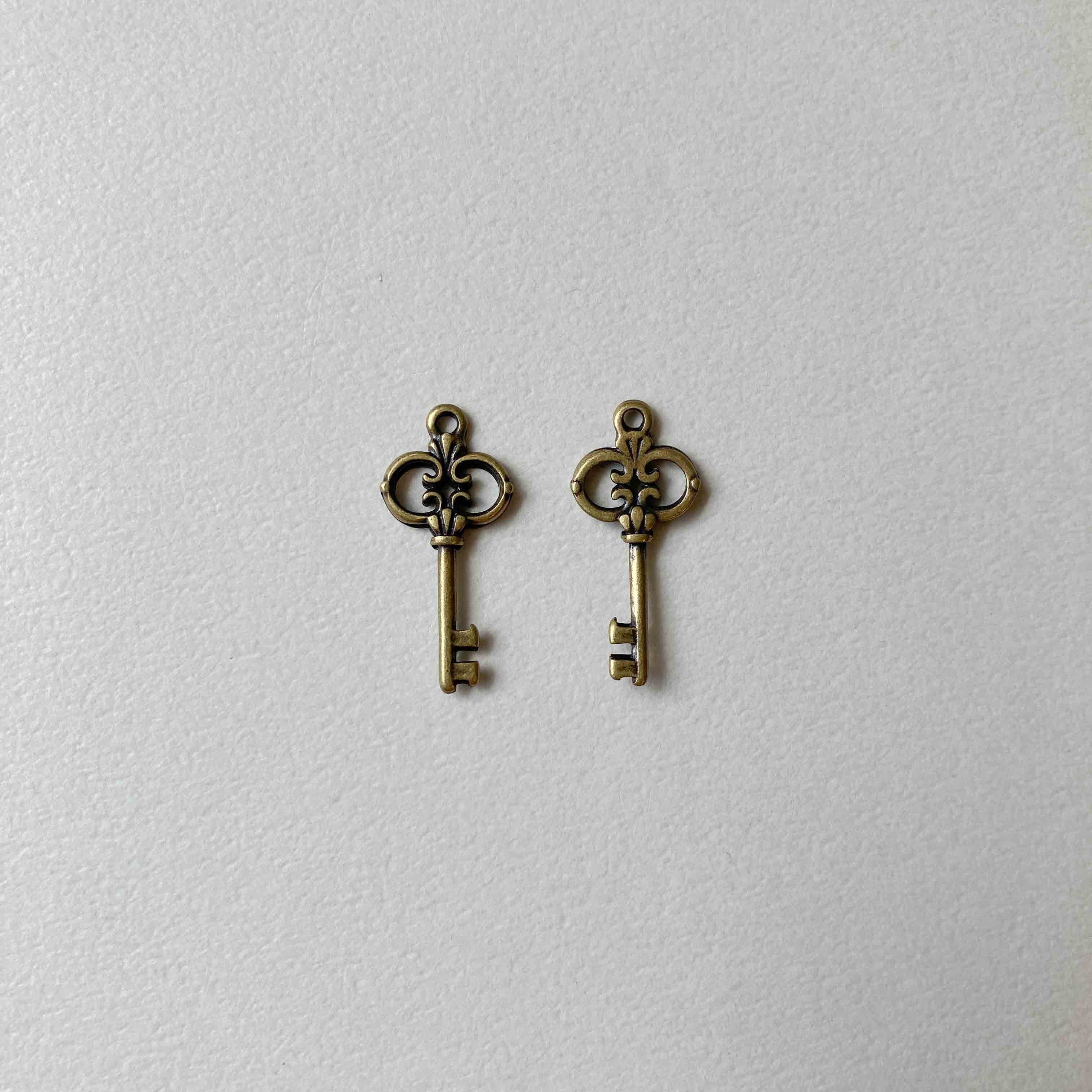 アンティーク風 ダブルハート模様鍵チャーム | Dua-アクセサリーパーツ