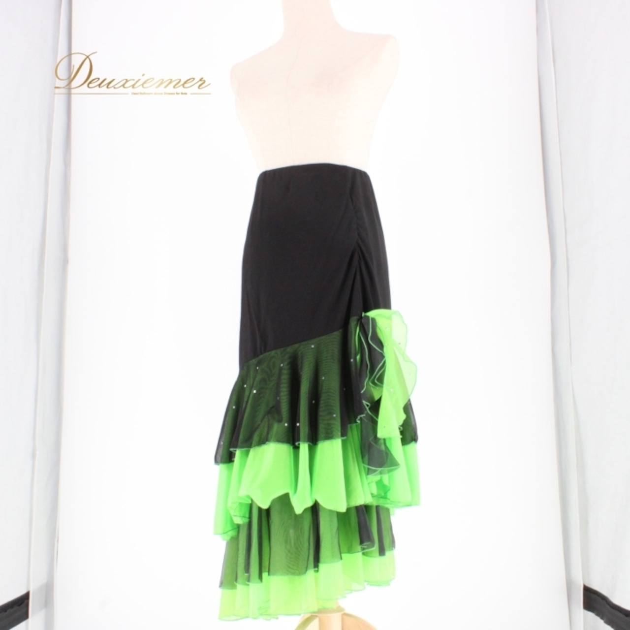 社交ダンス 衣装 スタンダード スカート レッスンウェア レディース 黒 黄緑 ラインストーン ブラック系 グリーン系 蛍光グリーン フリル スカート レディース用 ダンス用 ポリエステル ポリウレタン ウェア フリル付き 伸縮性 ラインストーン付き 社交ダンス衣装 ダンスウェア 緑 黒 フラフープ