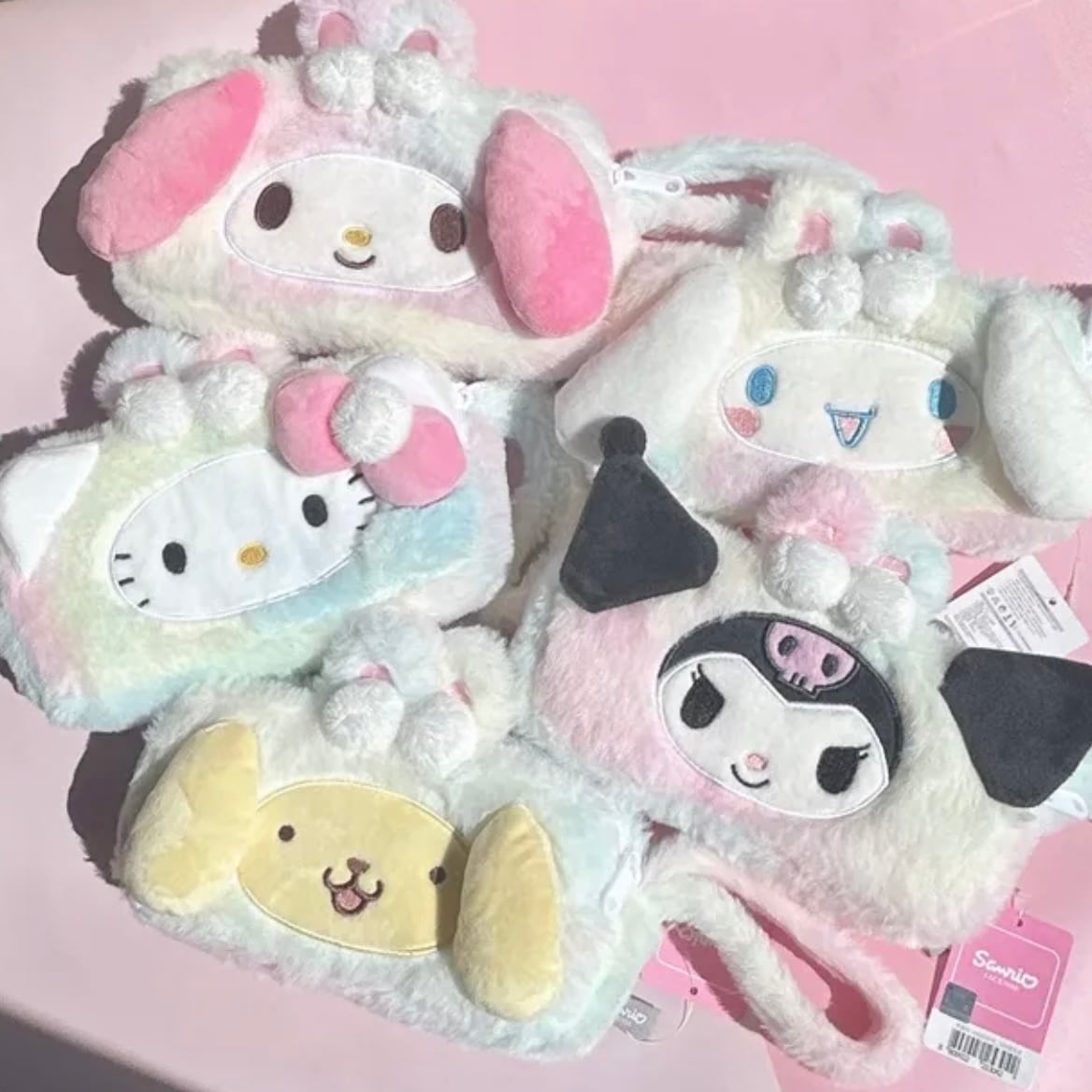 【韓国】サンリオ　キーホルダー　ポーチ　セット 韓国サンリオ ハローキティ50周年 ポーチ、キーホルダー3点