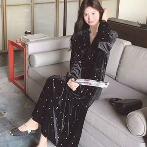 【送料無料】 ロングワンピ マキシ 大きい 長袖 Vネック Aライン フレア プルオーバー ステッチ ベロア 厚手生地 エレガント 可愛い 大人可愛い きれいめ シンプル カジュアル シック コンサバ 華やか 大人 上品 おしゃれ お洒落 レトロ 主役級 こなれ感 高見え フェミニン ガーリー ドット柄 水玉 春 秋 レディース 女性用 ママ 30代 40代 デート お出かけ 女子会 お呼ばれ 休日 お茶会 授業参観 着回し 普段使い ファッション コーデ スタイル 楽ちん 体型カバー 垢抜け ママ服