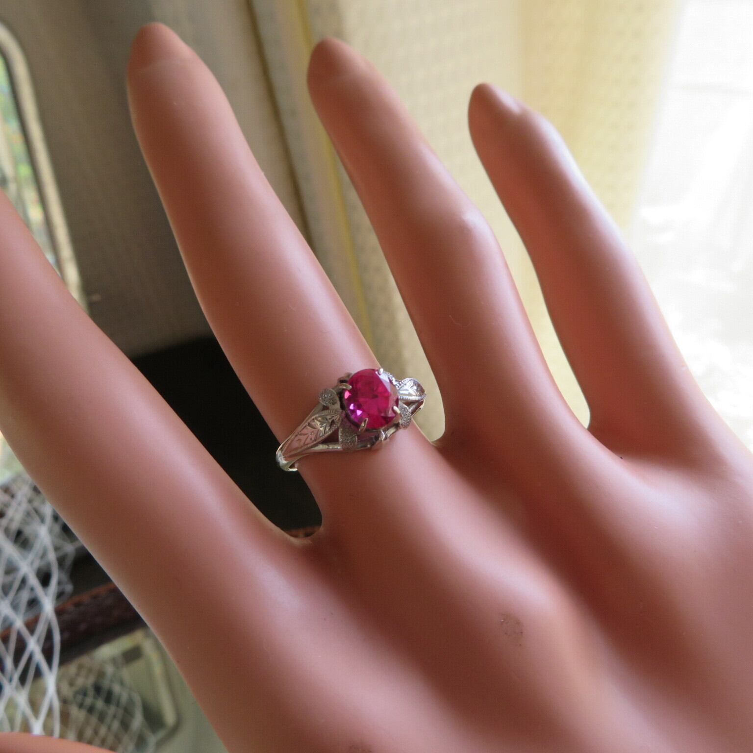 ヴィンテージ K14WG和彫りに合成ルビーのリング