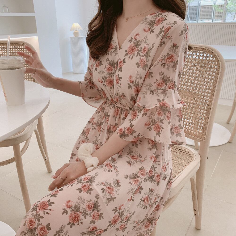 ワンピース レディース フレアワンピース L XL 2XL 3XL 4XL 大きいサイズ ミモレ丈 ティアード 長袖 Vネック パフスリーブ フレア 透け感 シフォン カシュクール 大人可愛い カジュアル 上品 エレガント 清楚 フェミニン お洒落 綺麗 お嬢様 ナチュラル ラブリー キュート ガーリー レトロ 抜け感 主役級 存在感 花柄 小花柄 フラワー 学生 通学 デート 女子会 春 秋 冬 10代 20代 30代 40代 着回し 普段使い 体型カバー ファッション ブルー ピンク 送料無料