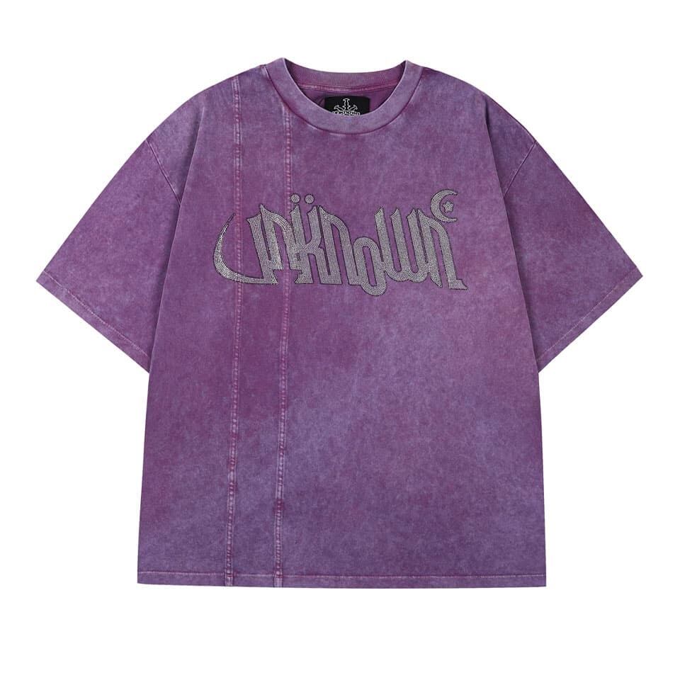 【UNKNOWN LONDON】PURPLE WASHED ARABIC TEE