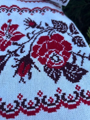 ウクライナ伝統手刺繍祭具タオル「ルシニク」