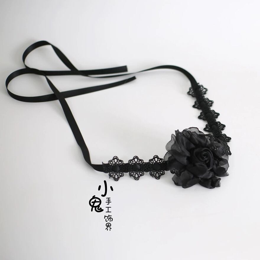 ゴスロリ 黒薔薇が映えるリボンチョーカー