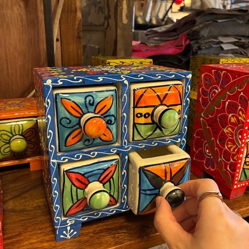 India Blue Pottery Mini 4-Drawer Unit　インド　ブルーポタリ4ドロワーチェスト　スクエア型　ブルー　引き出し　置物　玄関収納　メヘンディアート　鍵入れ　印鑑入れ　ハンドメイド