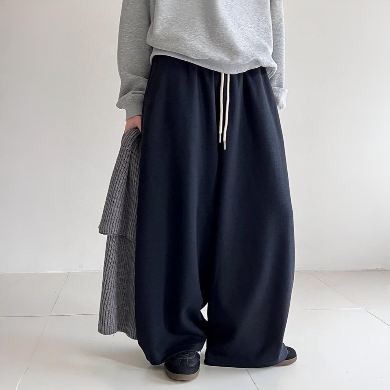 ドレープドローストリングスウェットワイドパンツ A01883