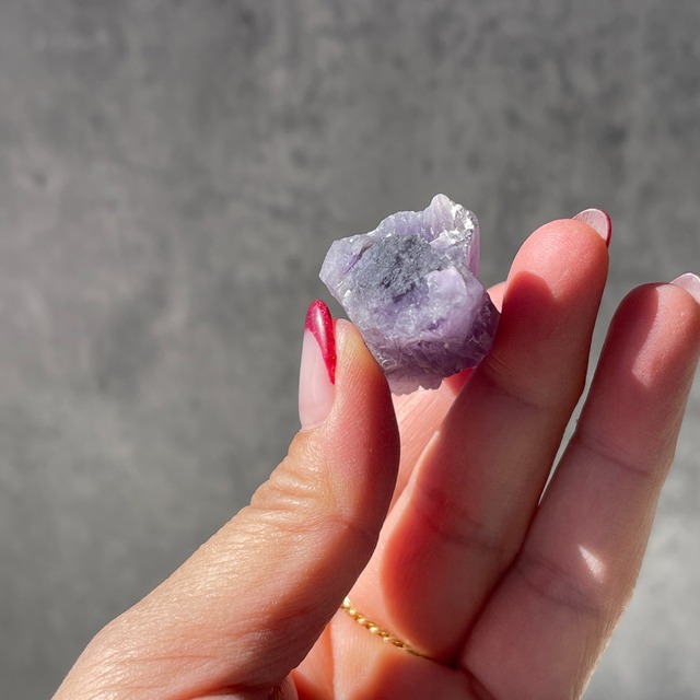【ナイジェリア・チュチュクリフ産 アメジスト】tutu cliff ④ 鉱物 天然石 パワーストーン