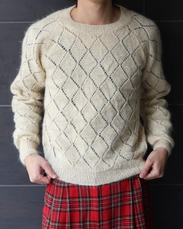 Short length design sheer knit