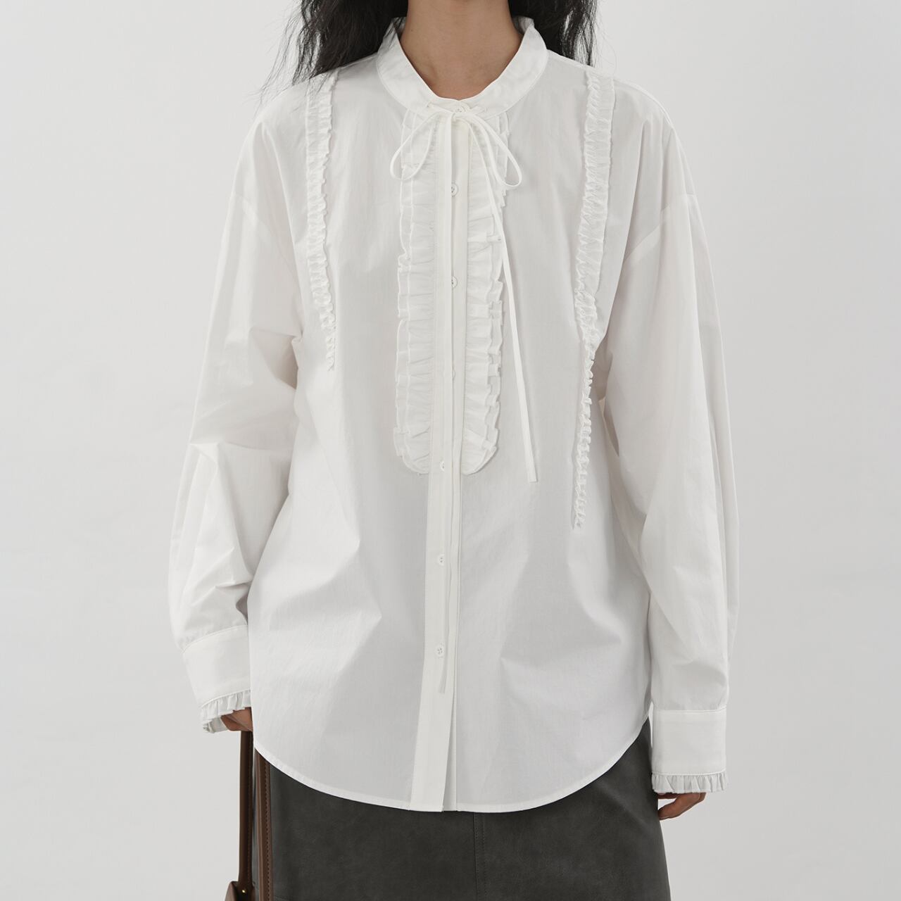 フリルディテールスタンドカラーシャツ a0600