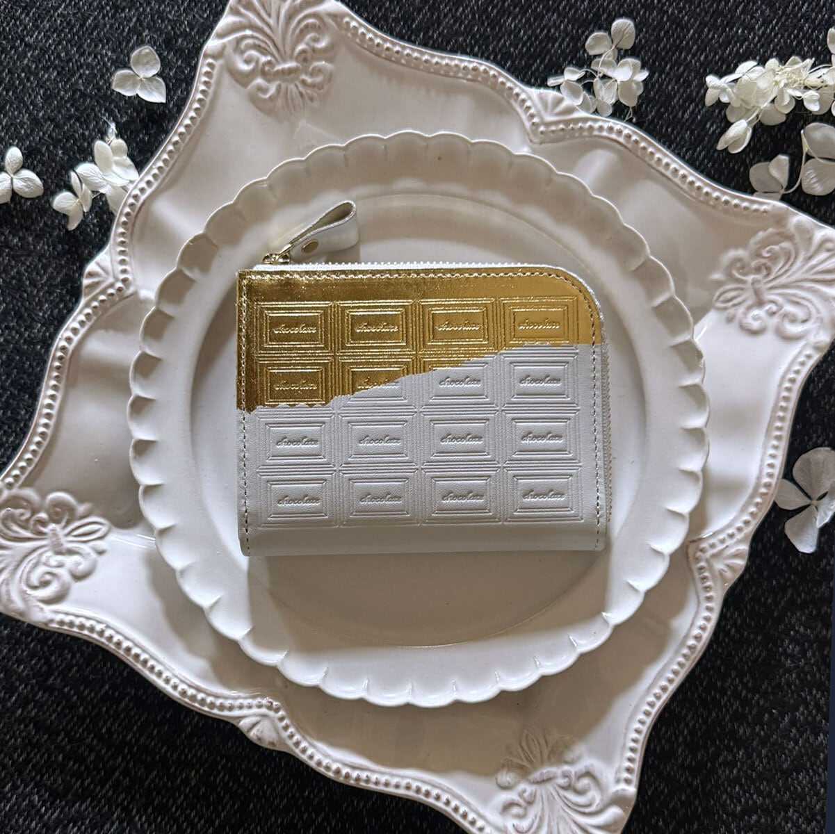 特別版:革のミルクグレージュショコラ ファスナーミニ財布(金の包み紙)