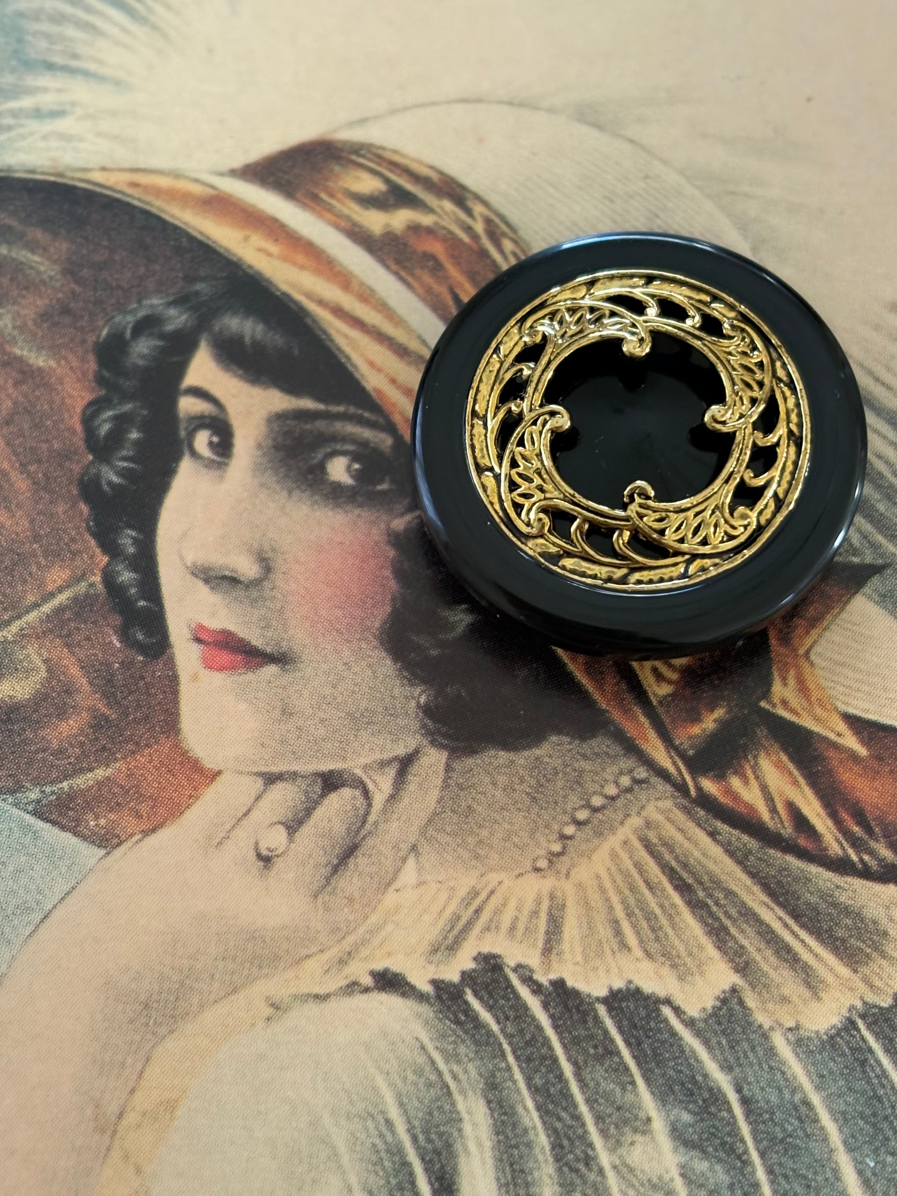 25mm Japanese Vintage ボタン ブラック×ゴールド メダリオン レトロ アクセサリーパーツ カルトナージュ デコレーション
