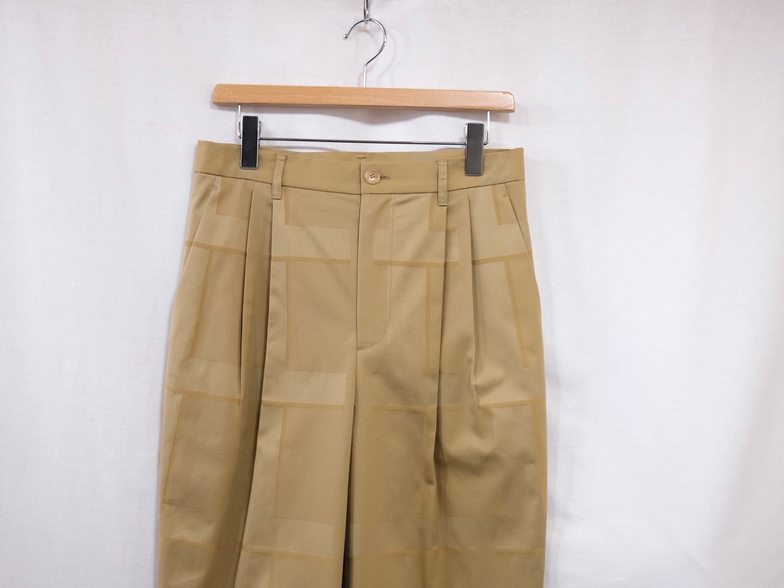 DIGAWEL” 2 Tuck Tapered Pants. Beige” | Lapel online store powered by BASE