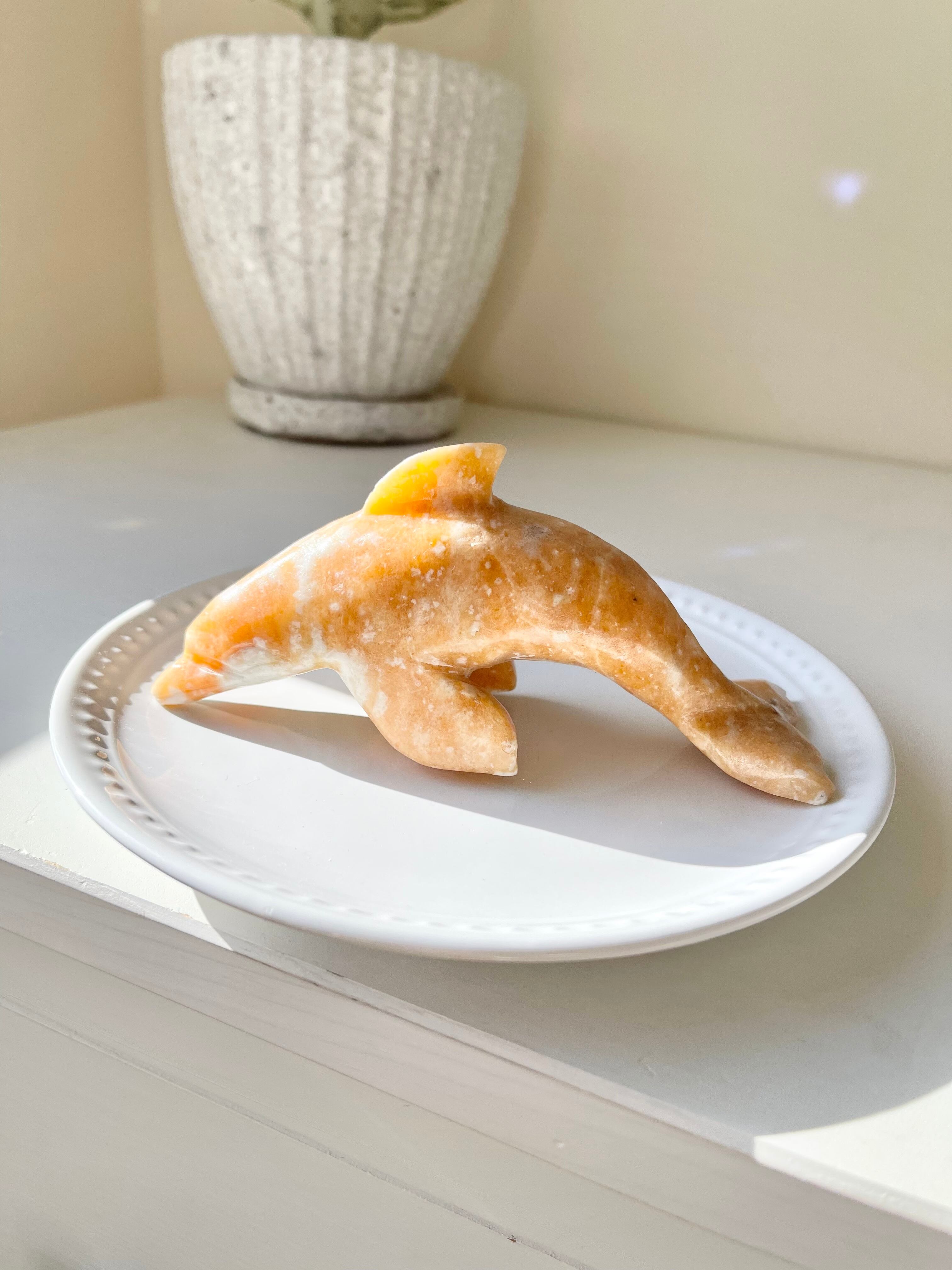元氣いっぱい✨オレンジカルサイトのイルカ/ Orange calcite dolphin