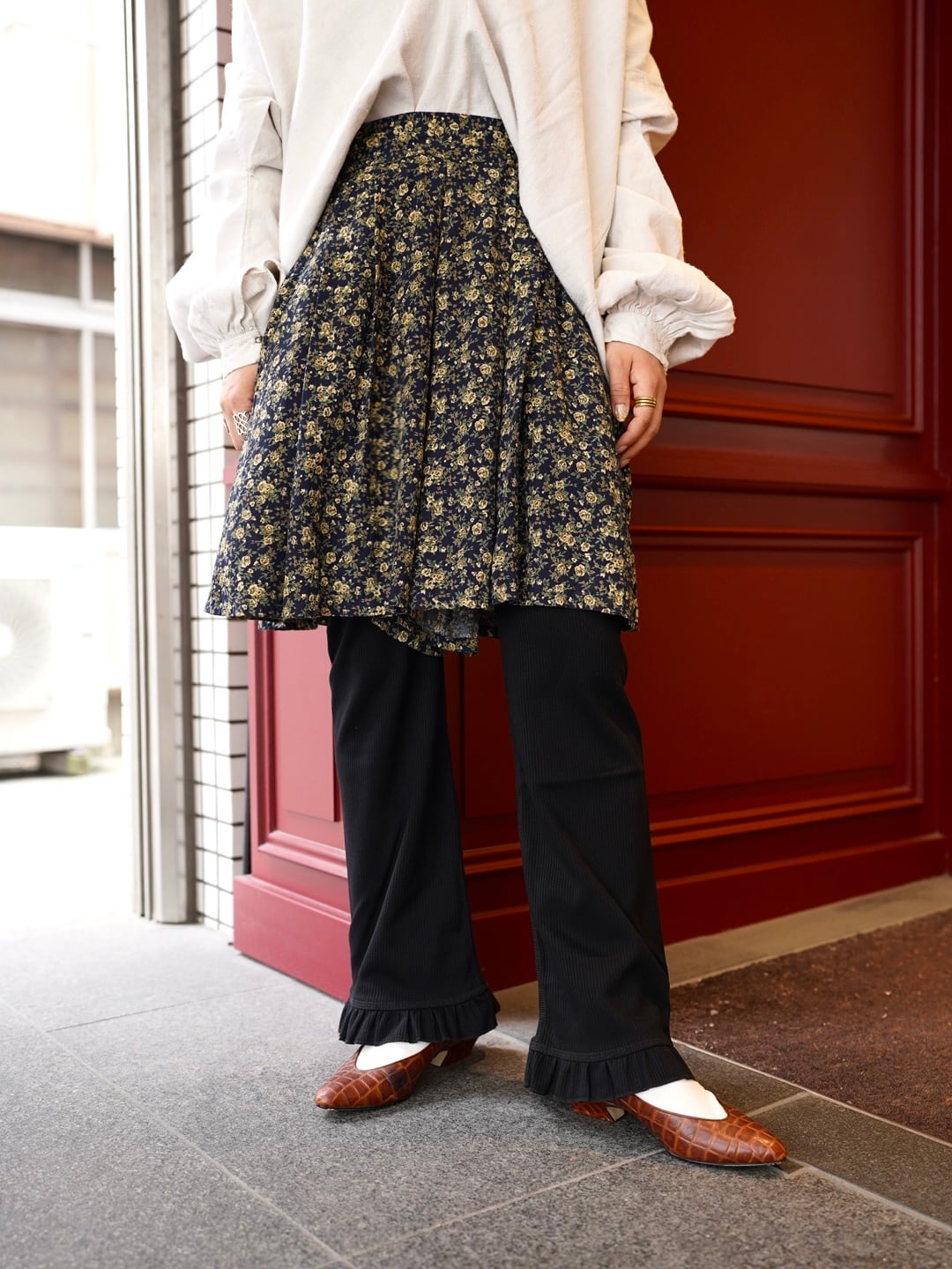 RhodolirioN(ロドリリオン) “Ribbed Frill Pants-Black