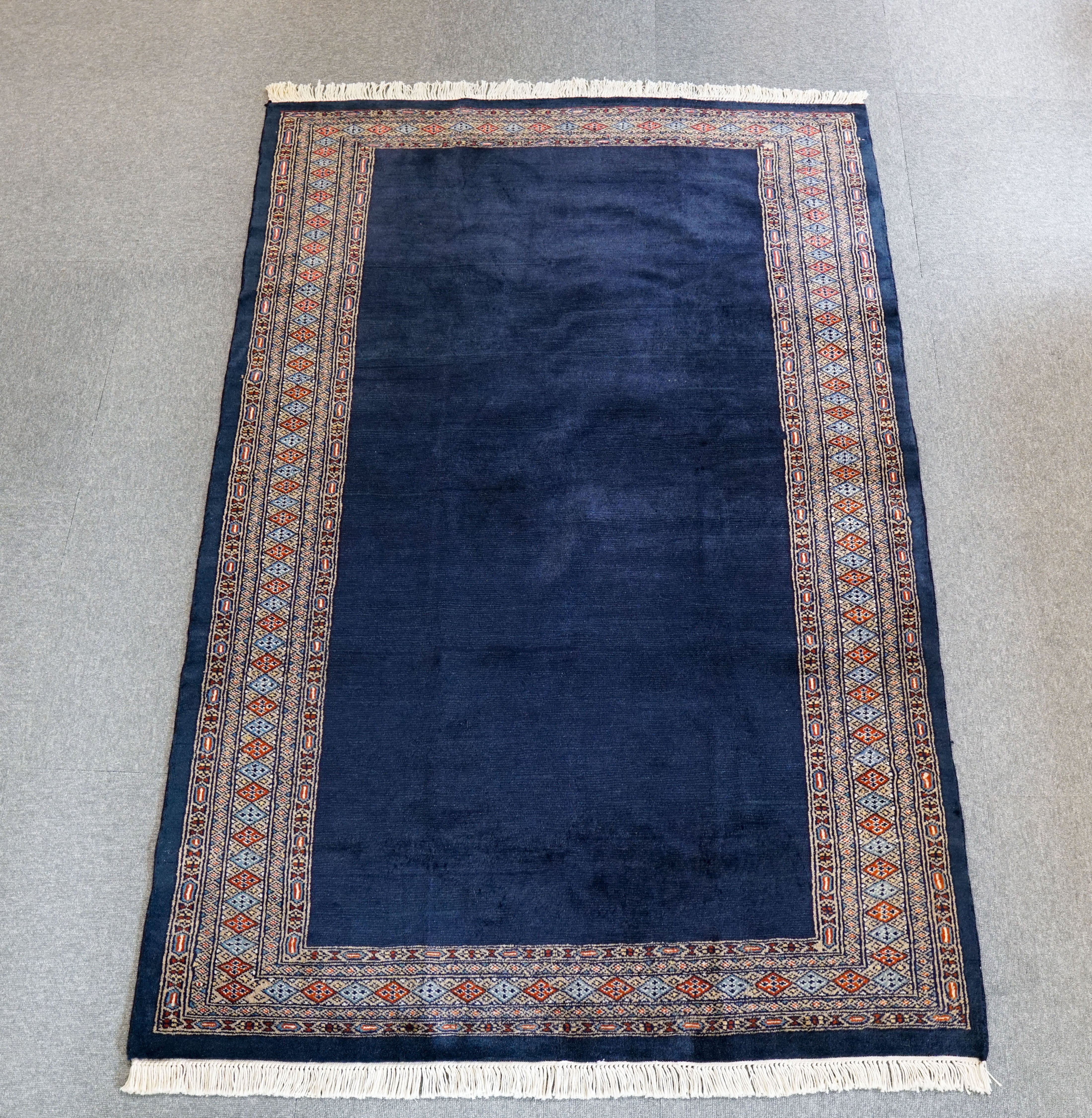 パキスタン 手織り絨毯  size:186×127cm リビングラグ