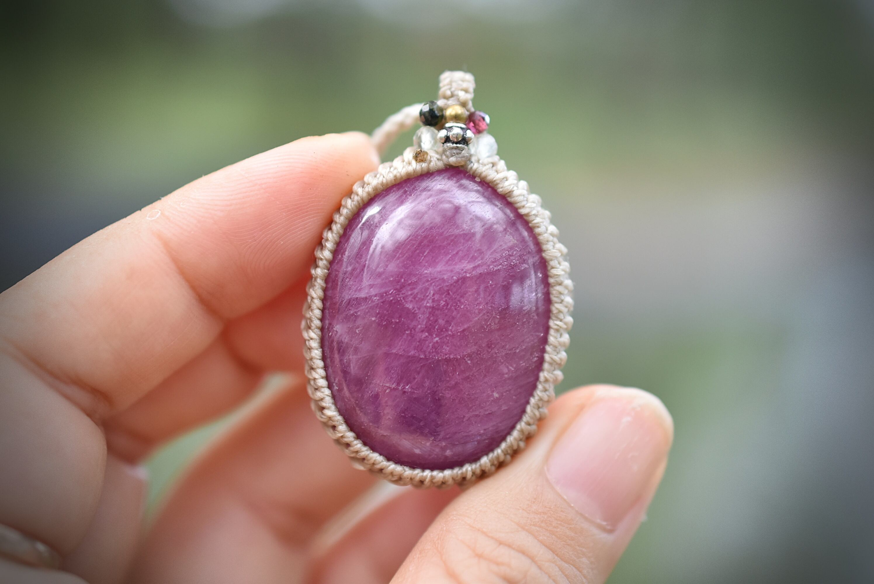 ☆スターローズクォーツ　ロードライトガーネット　クリスタルなどマクラメネックレス ☆スターローズクォーツ ロードライトガーネット クリスタルなど