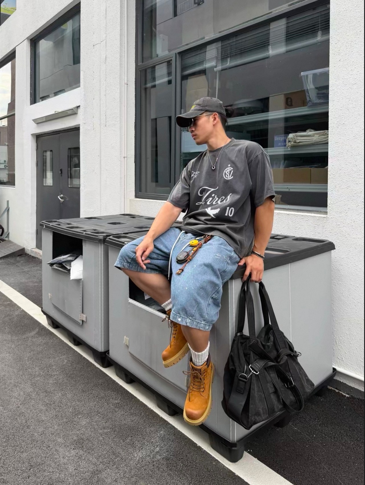 TIRES Vintage Crest Graphic Tee（ヴィンテージ クレスト グラフィック Tシャツ）