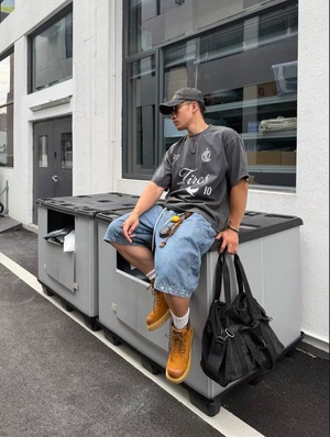 TIRES Vintage Crest Graphic Tee（ヴィンテージ クレスト グラフィック Tシャツ）