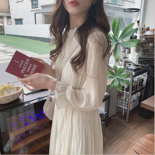 全2色 大きいサイズワンピース ロングワンピ プリーツ フリル 袖あり 長袖 ミモレ丈 レディース ワンピ ドレス ゆったり 大人可愛い 透け感 きれいめ カジュアル 韓国 フェミニン ホワイト 白 ブラック 黒 春 秋 冬 代 30代 40代 50代 Like Fashion