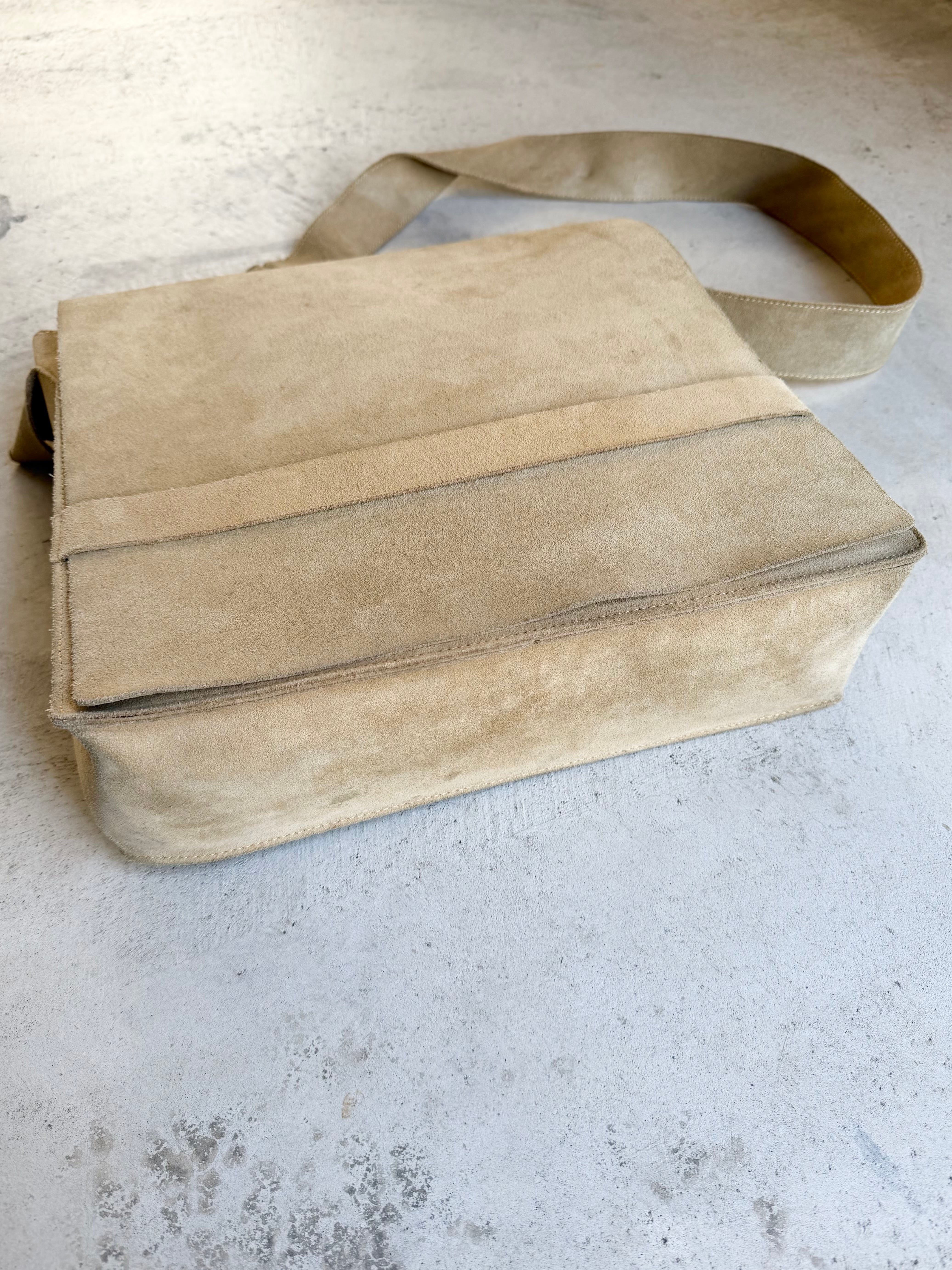 90s A.P.C. beige suede leather shoulder record bag | JESUS ARTOIS