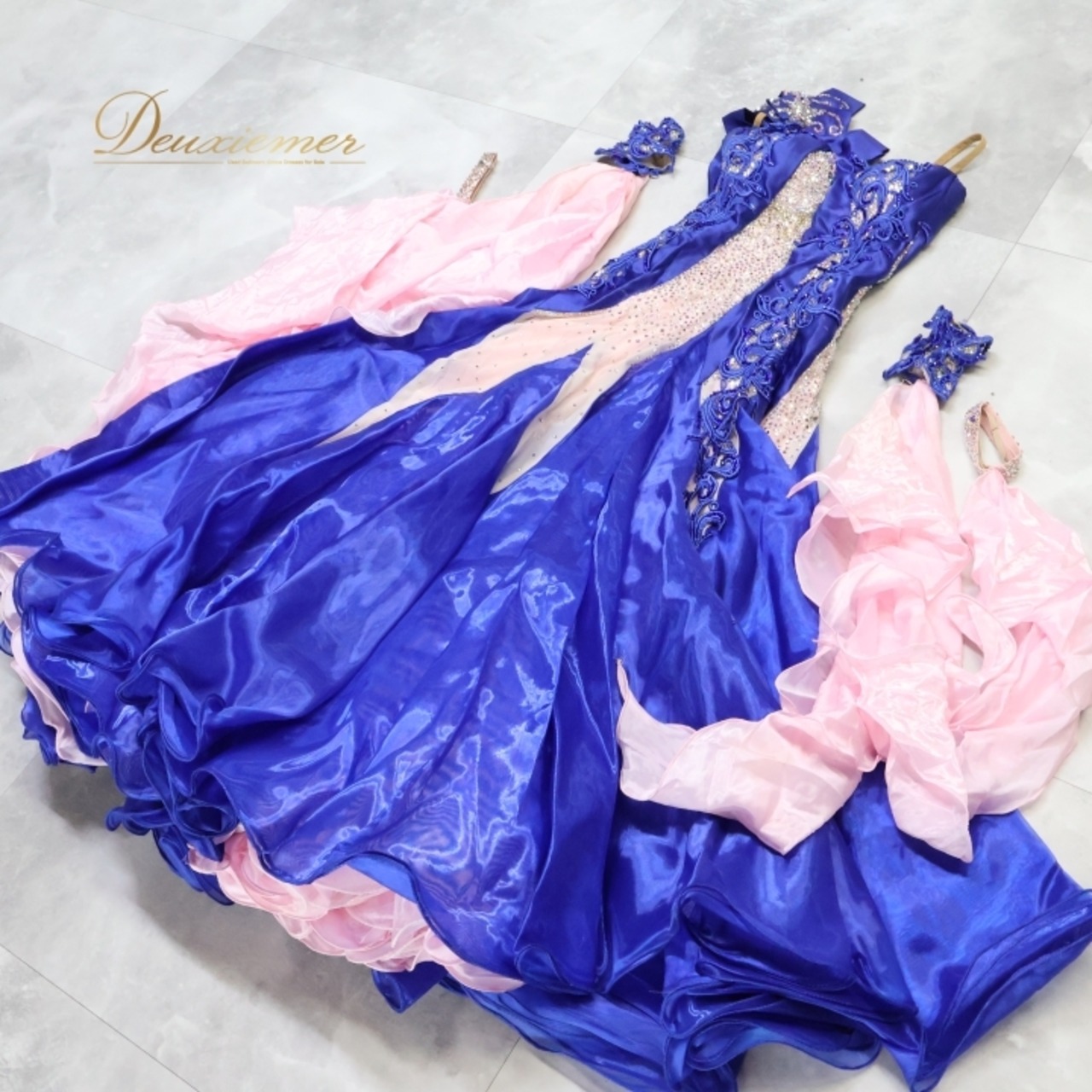 社交ダンス 衣装 スタンダードドレス ワンピース ドレス スタンダード フロート 青 ピンク 光沢 デモ 競技 ダンス パーティ 発表会 レース 高級感 ブルー系 ピンク系 スカート3枚重ね フロートレース 華やかさ 光沢感 パーティードレス エレガント 競技用ダンス衣装 女性用ワンピース デモ用衣装