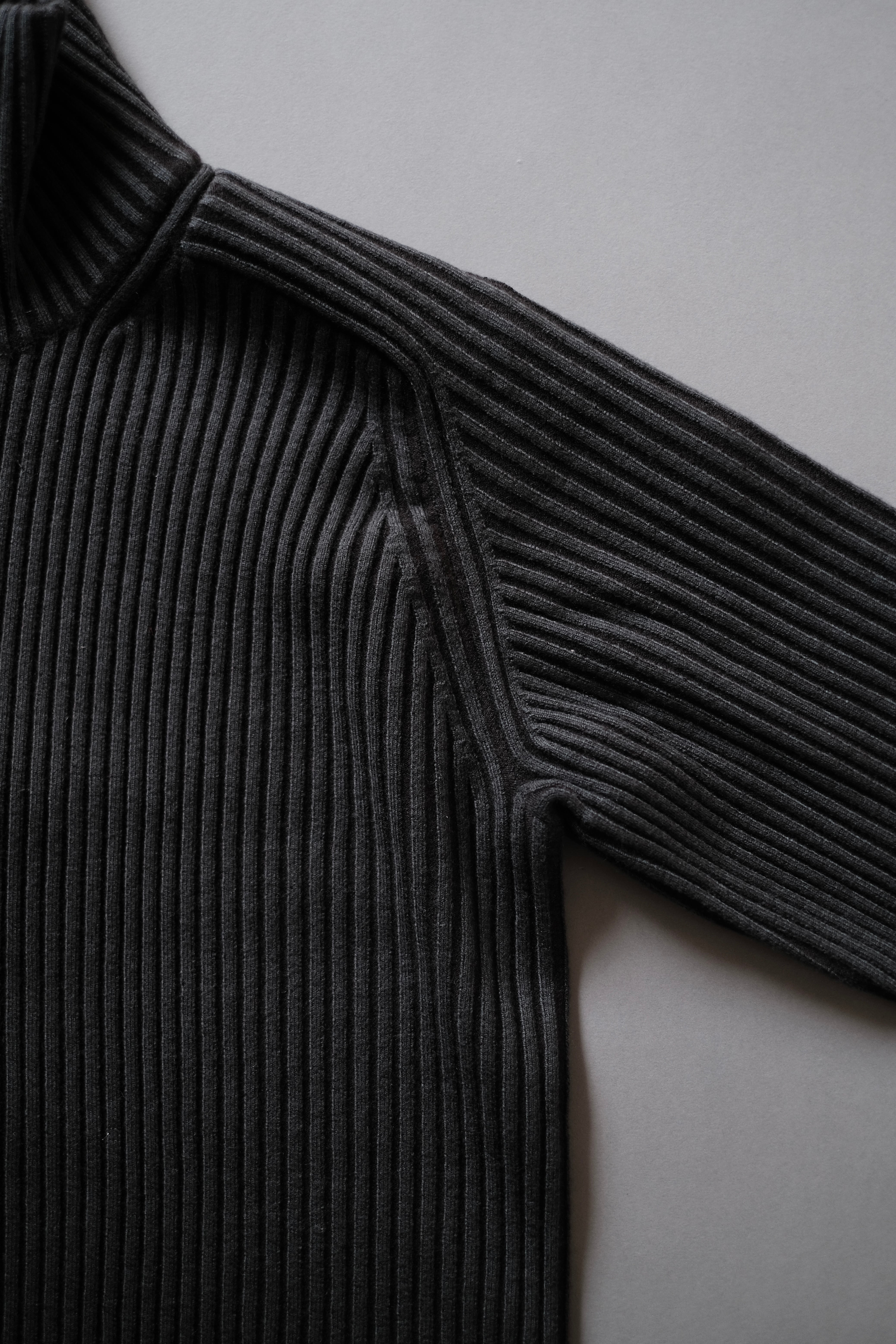 OMAR AFRIDI / ARTICULATED DRIVERS KNIT SWEATER | LIVING