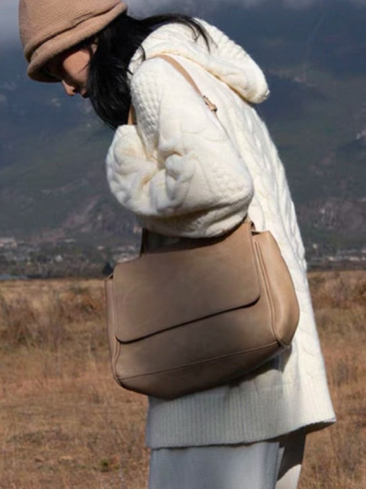 羽織るだけで愛されコーデ完成♡ ハイゲージケーブル編みニット