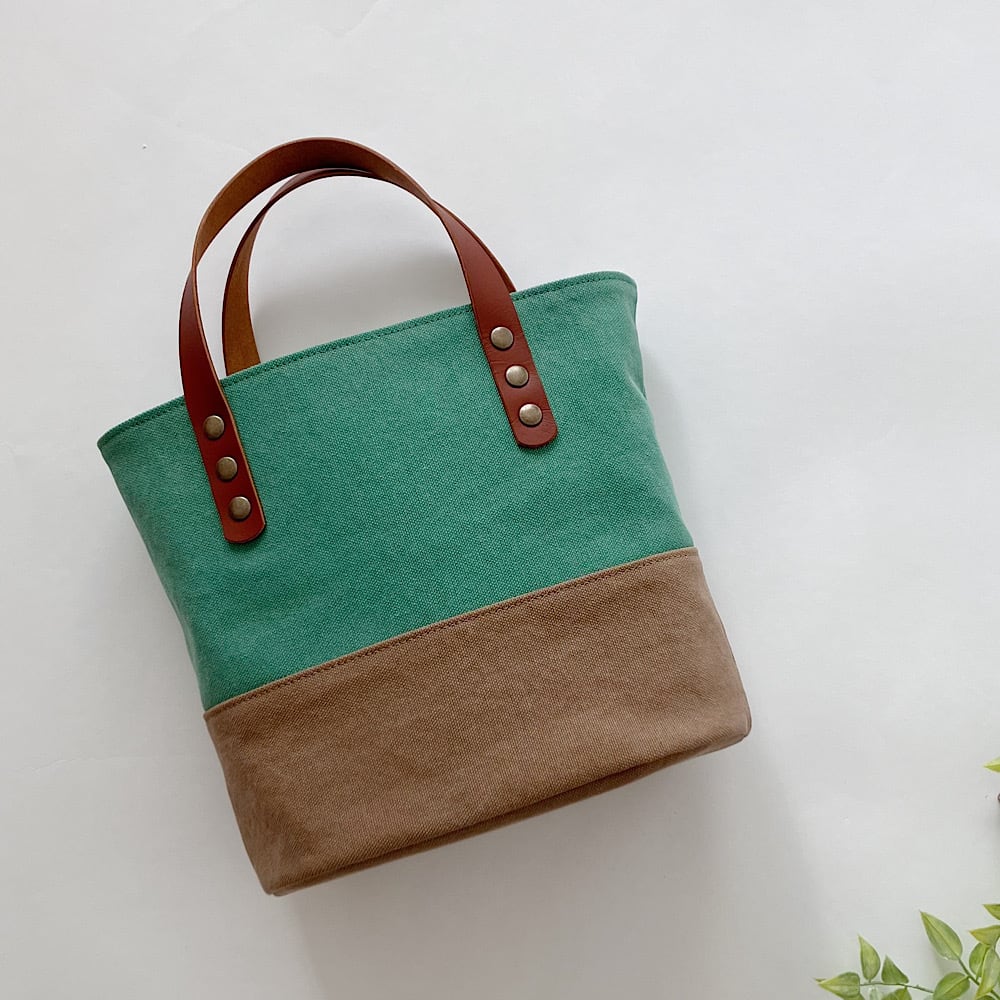 やわらか帆布の丸底トートバッグ リーフグリーン×グレージュ | 半田  