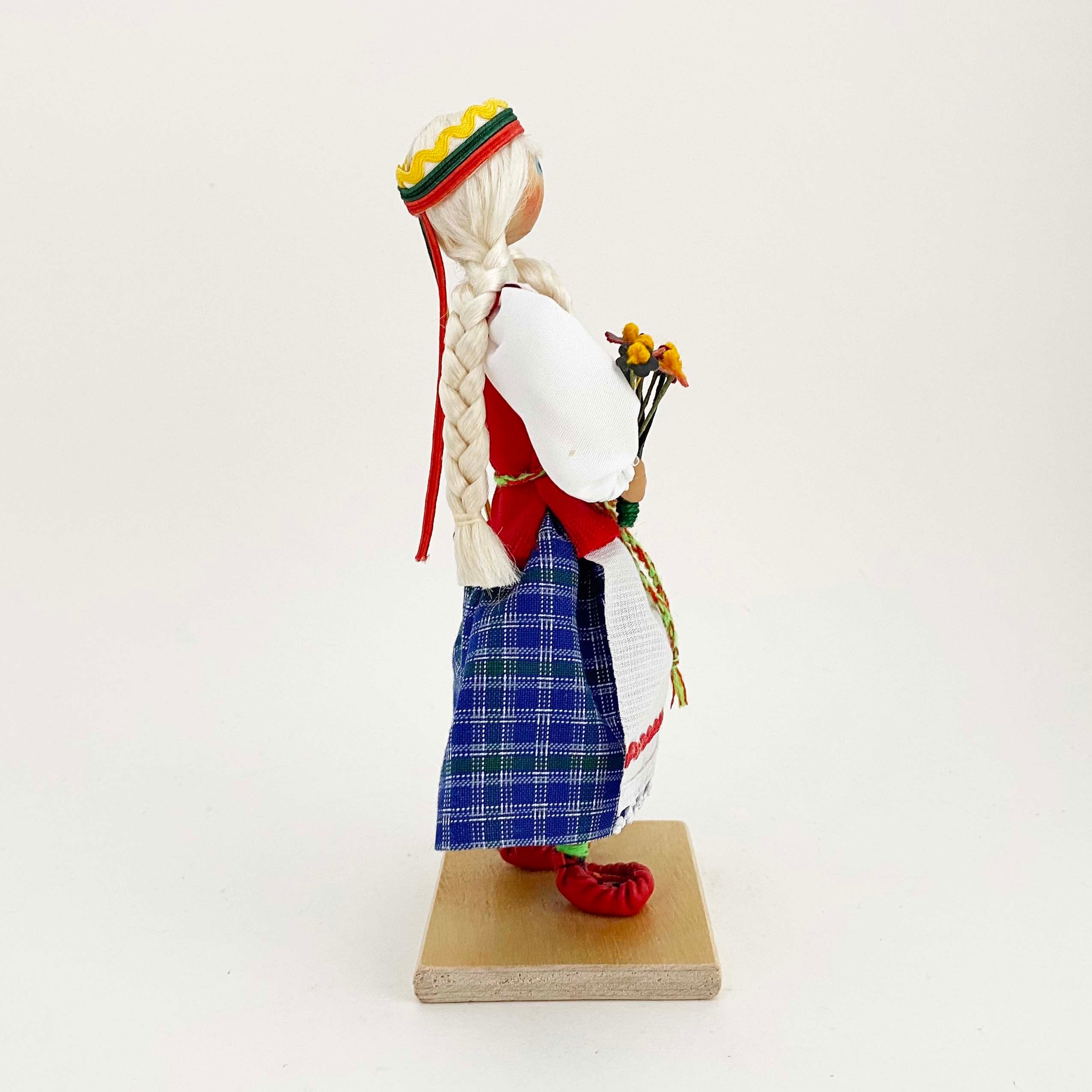 リトアニアの民族人形　ANDO製ヴィンテージ（花束 小）