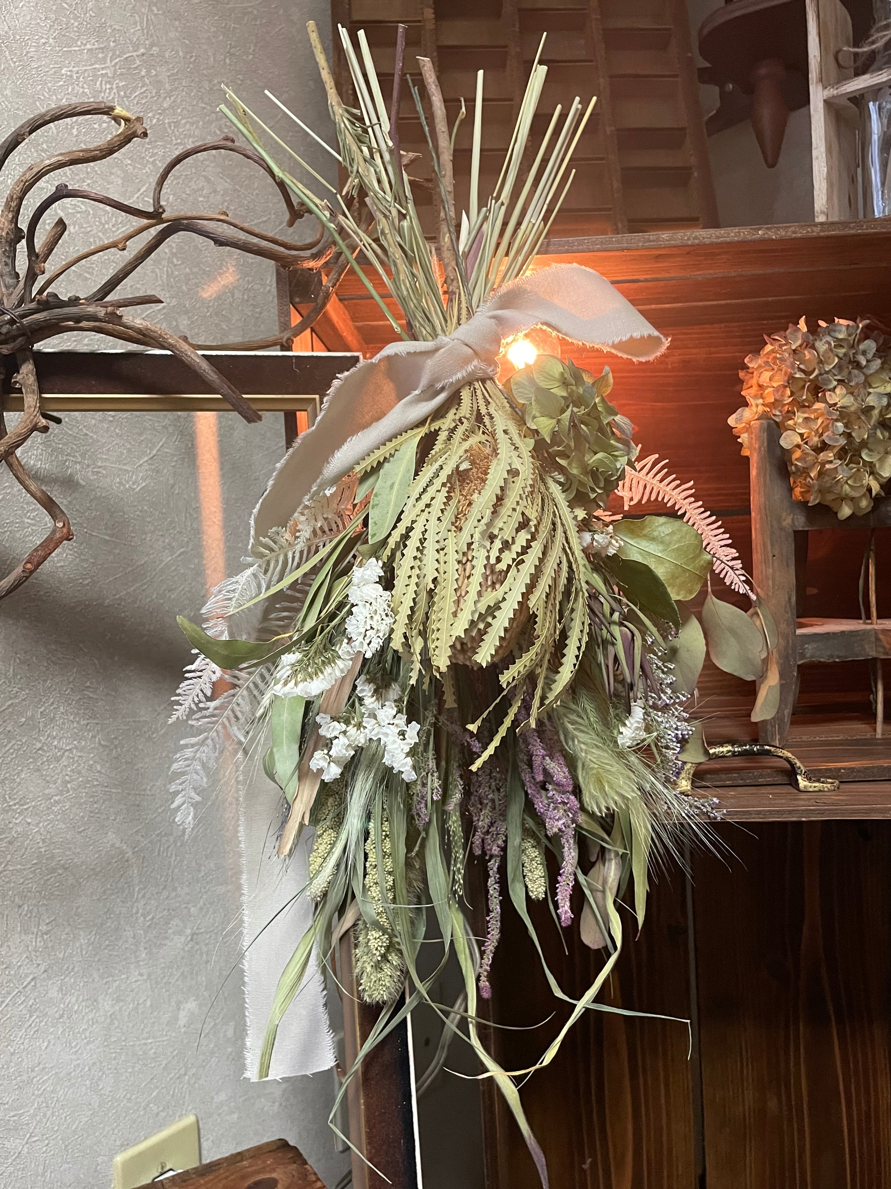 専用＊バンクシア＆クロホウズキ　ドライフラワースワッグ 専用＊バンクシア＆クロホウズキ ドライフラワースワッグ - メルカリ