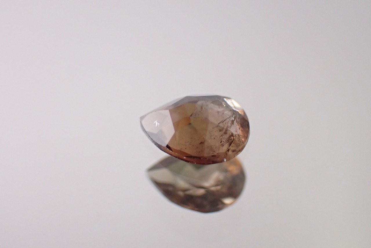 アキシナイト　0.62ct　[C7‐247]