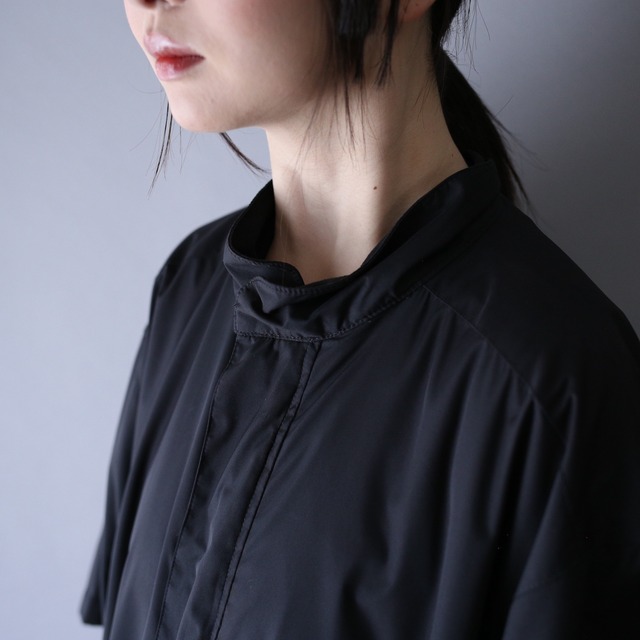 bi-color switching design over silhouette half-zip s/s pullover