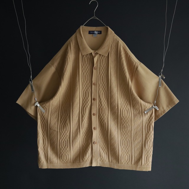 over silhouette knit switching design beige color shirt
