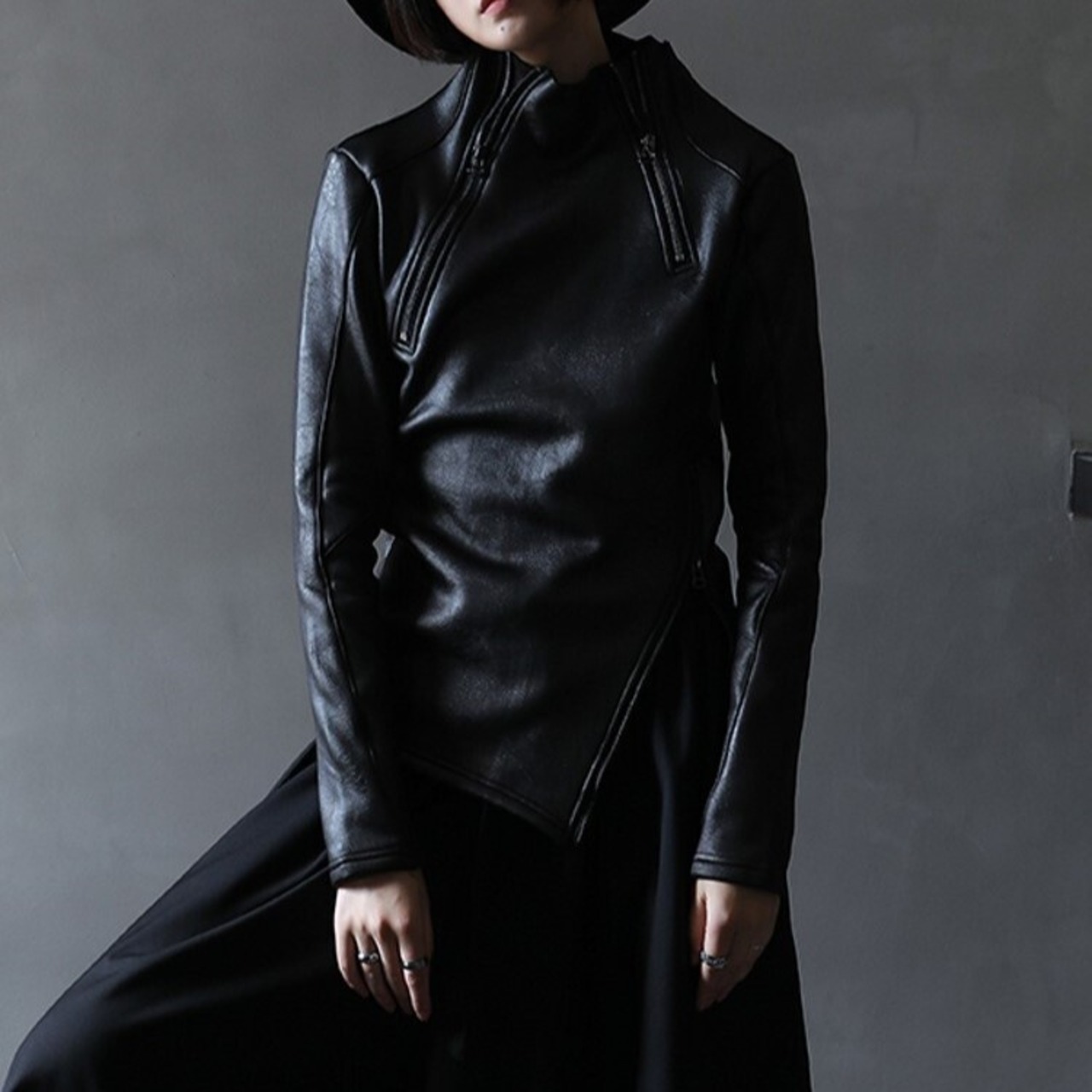 【【UNISEX】 Stand Collar Zipper Leather Pullover / スタンドカラー ジッパー レザー プルオーバー