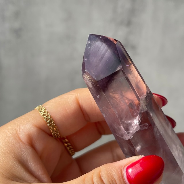 ブラジル・コルデイロス産 パープルファントムアメジスト｜研磨ポイント・一点もの