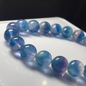 02.スカイブルー×カラーレスバイカラーフローライトブレスレット