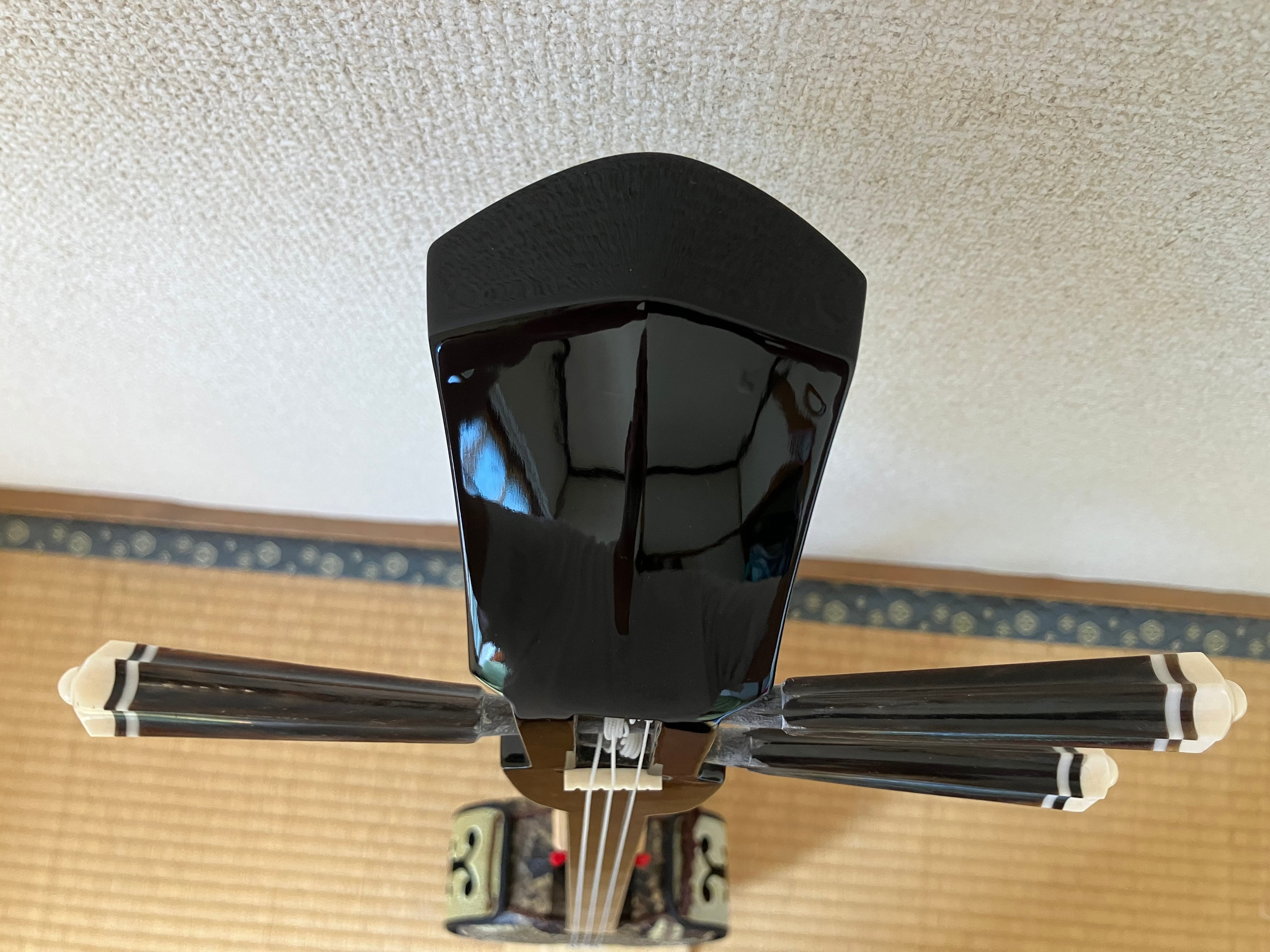 名工 内間直樹作 上級黒檀平仲知念本うるし仕上げ | クオレ三線工房え