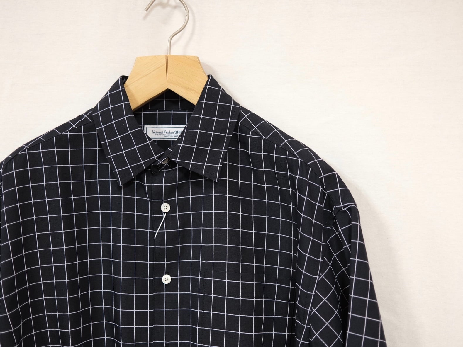 UNIVERSAL PRODUCTS. S/S SHIRT[D.NAVY] www.innoviafilms.com