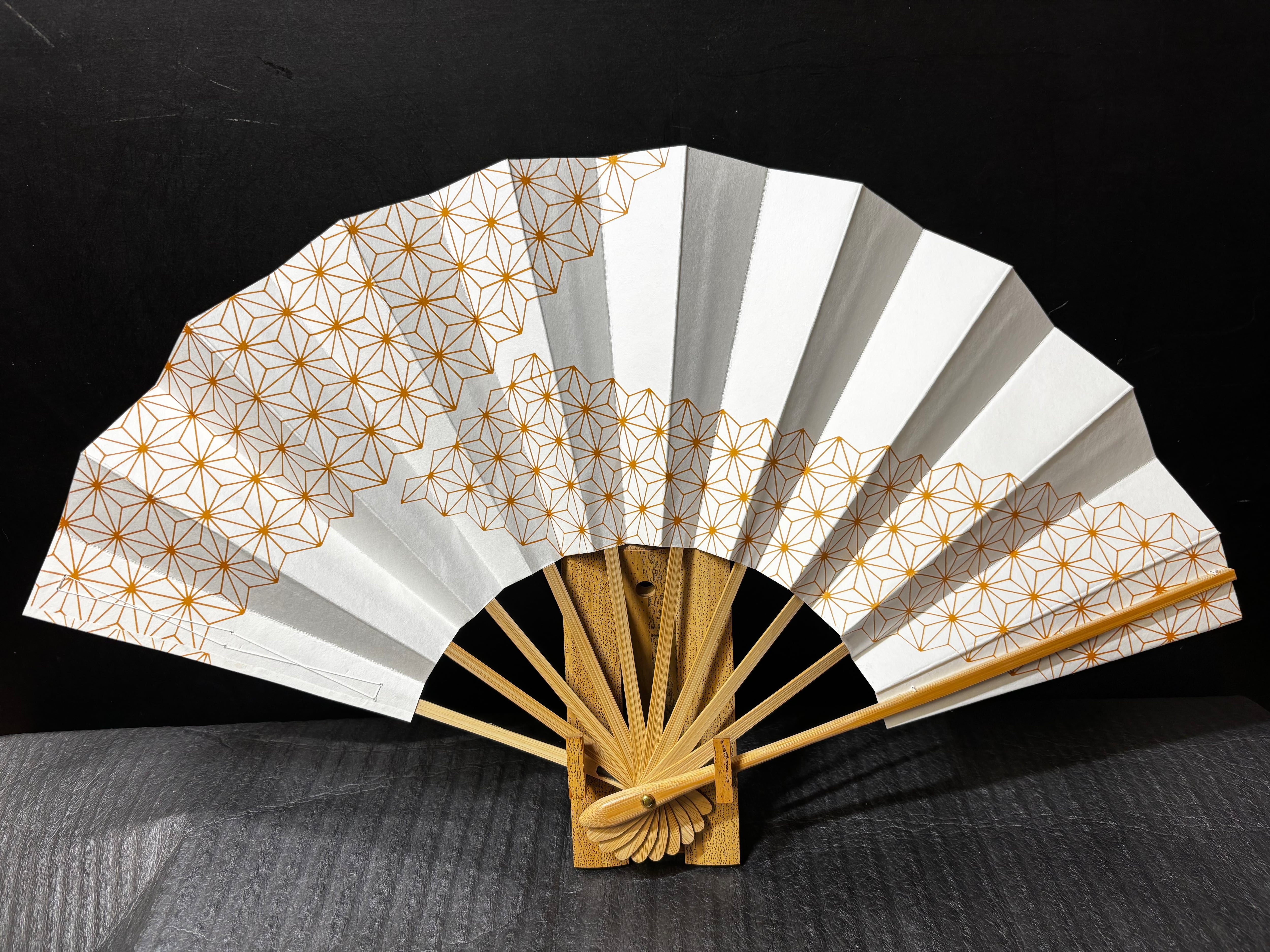 (988)舞扇　4本セット　金　鮮やか　群舞 楽天市場】舞扇子 赤 黒 金 流水 日本製 舞踊 扇子 舞扇 踊り （竹1328