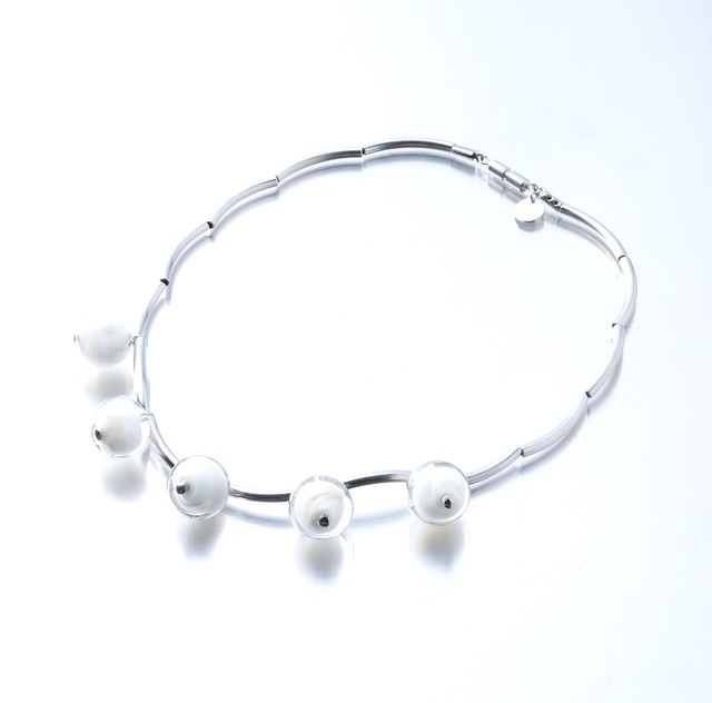 【Alessia (アレッシア)】 チョーカーネックレス (ホワイト)