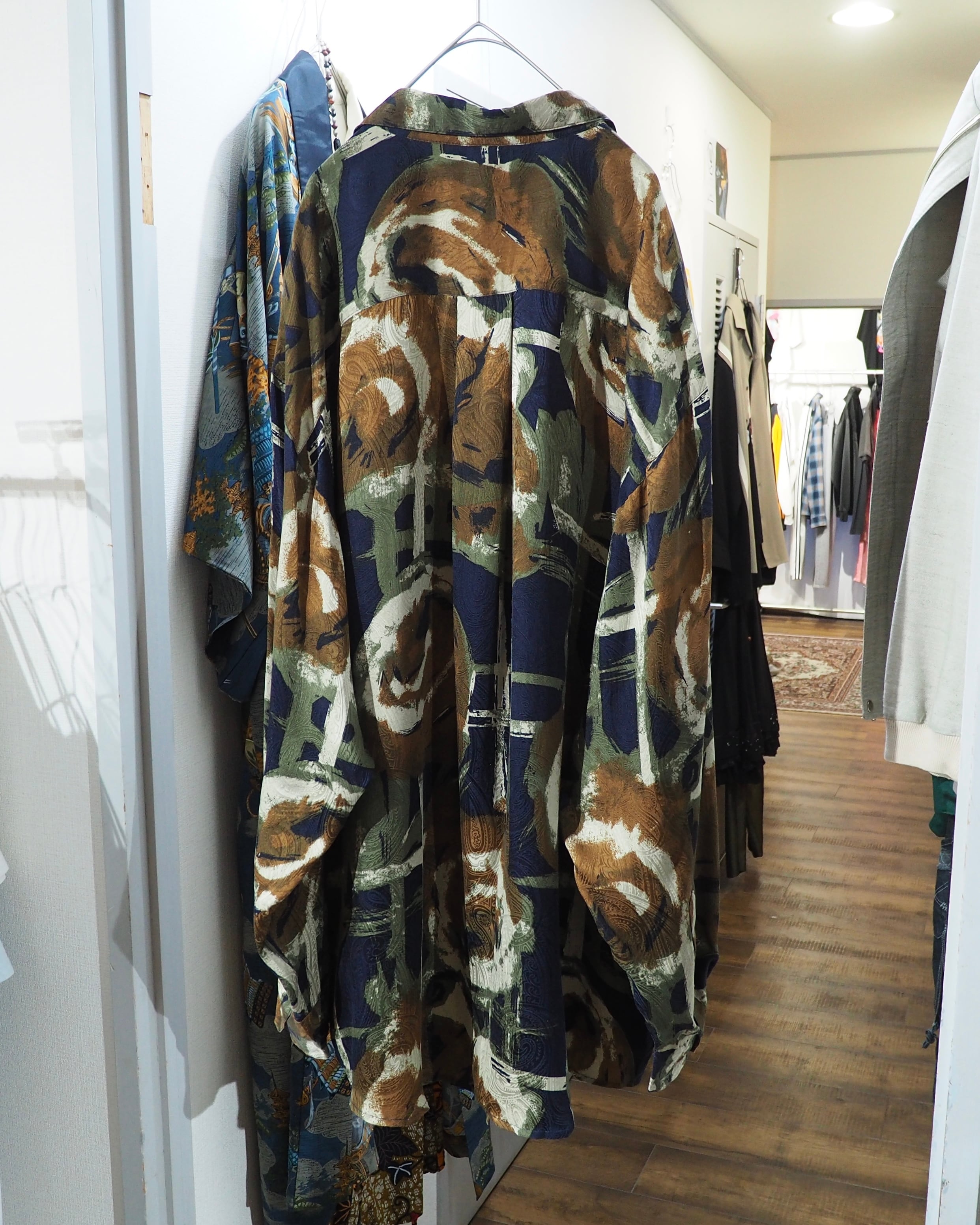 1990s ” GOOUCH ” Beautiful Abstract painting × Paisley all Over vintage loose Silk shirt