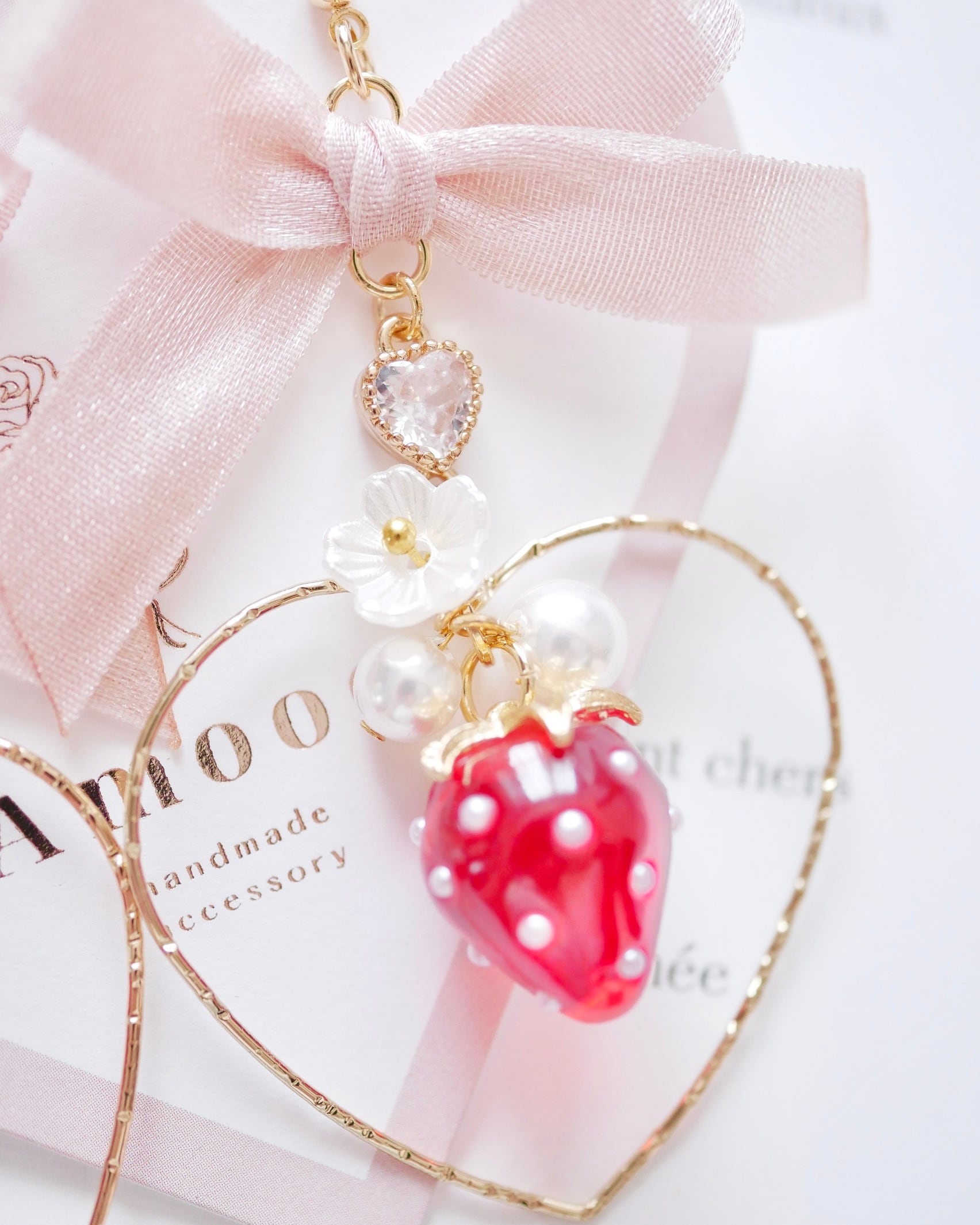 8713 ストロベリーハートフープリボンピアス/イヤリング | Amooo