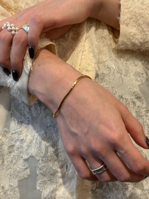 GIVENCHY / vintage slim chain bracelet.