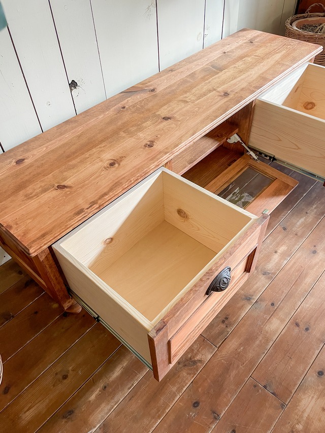 フランスアンティーク調テレビボード　（オールドパイン家具・ローキャビネット）W1200