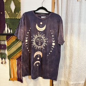 ユニセックス　月と太陽ティシャツ