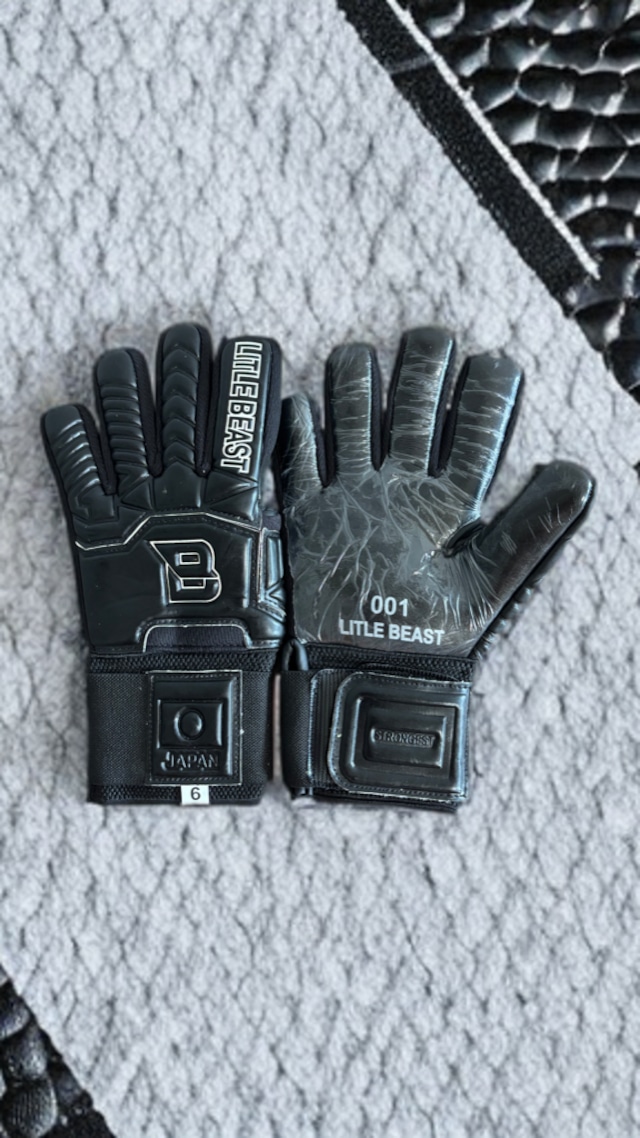 最強ジュニア専用GKグローブ：JAPAN 001」BLACK | L1TLE BEAST【プロ